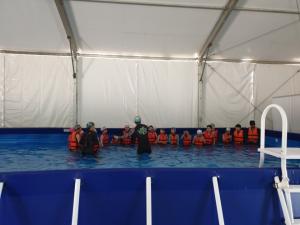 학교로 찾아가는 이동형 생존 수영 시범 운영